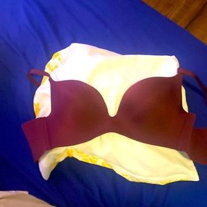 Maidenform 36B Bra brand new maroon